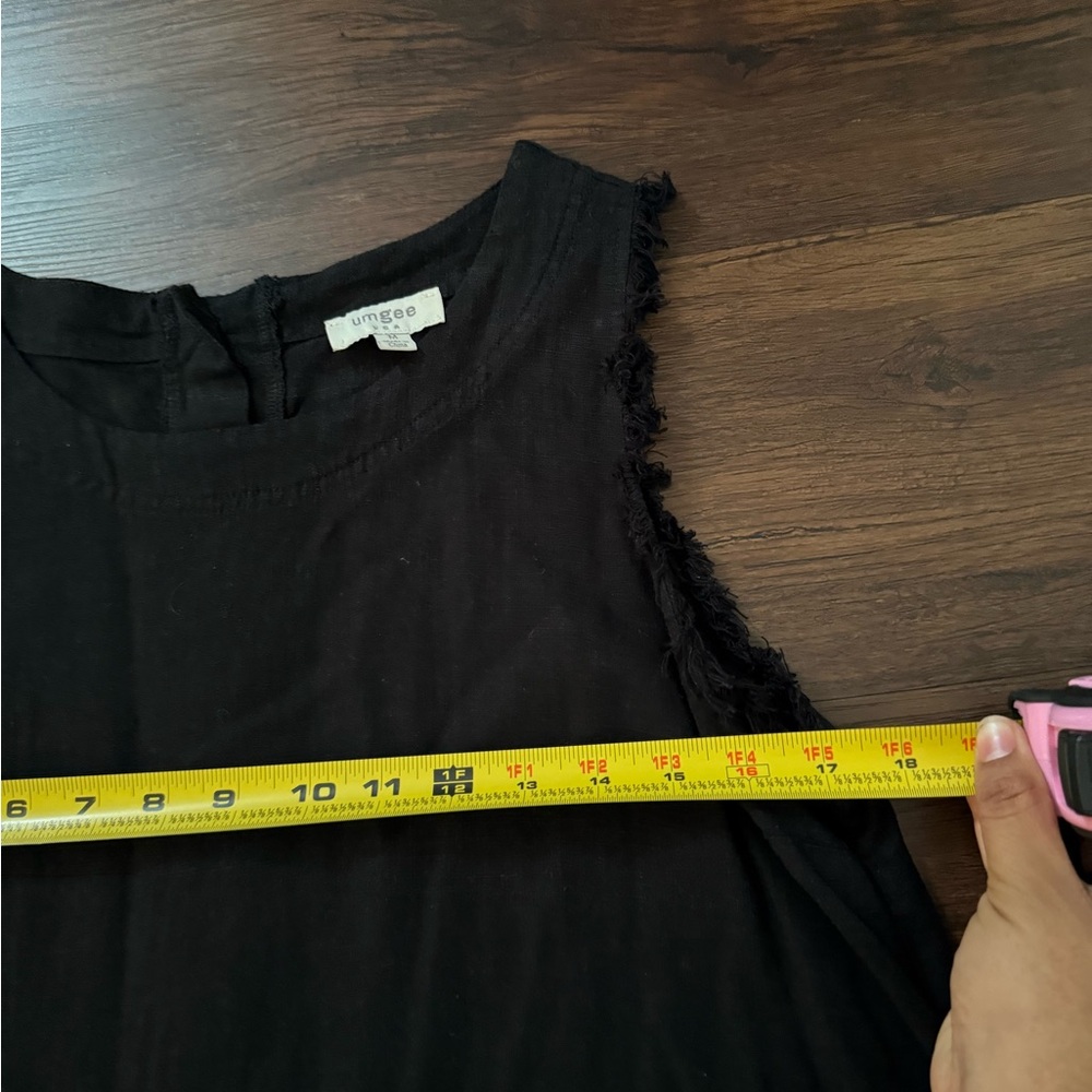 Umgee Linen Blend Sleeveless Tank Top Button Back Closure Frayed Edges Black Med - Picture 3 of 5